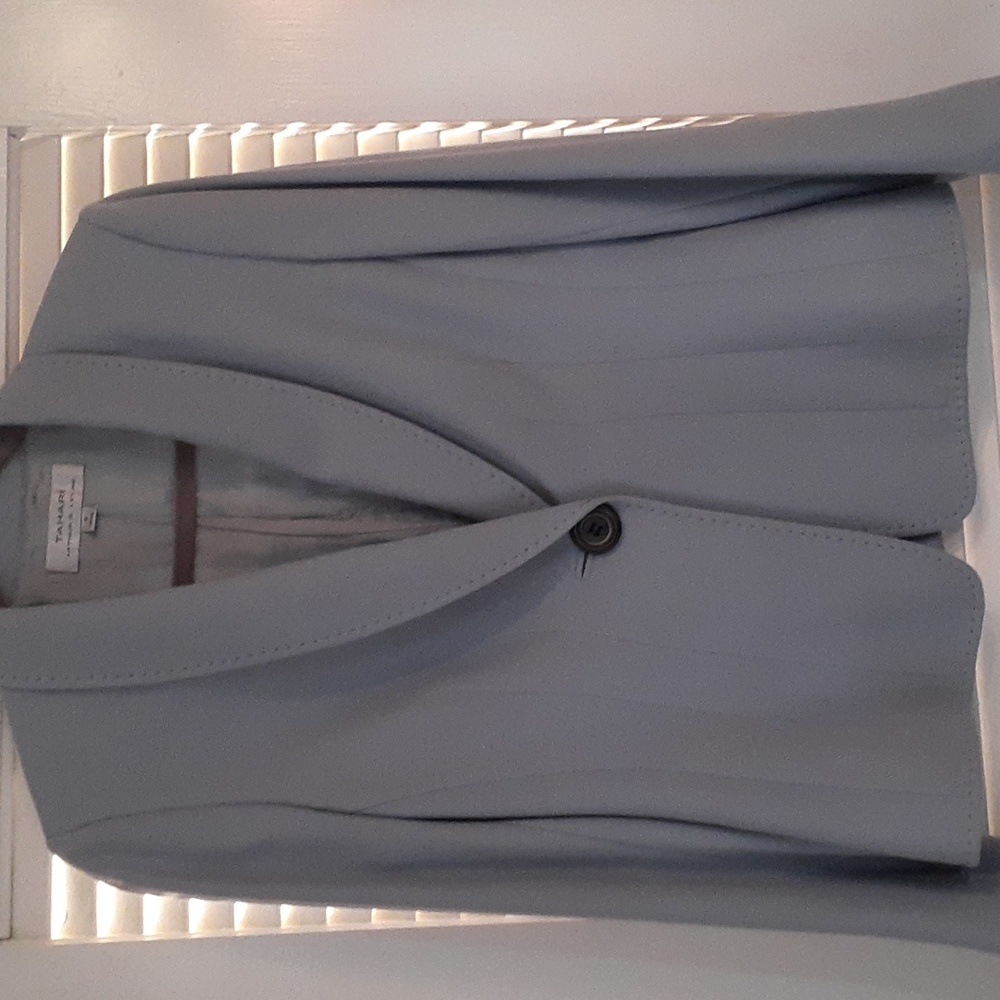 Tahari ,Arthur S Levine, Blazer size 6